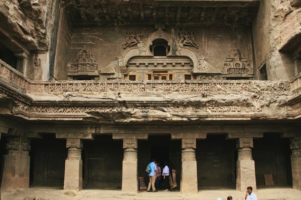 Quelles croisières offrent des excursions pour découvrir les temples antiques de l'Inde?